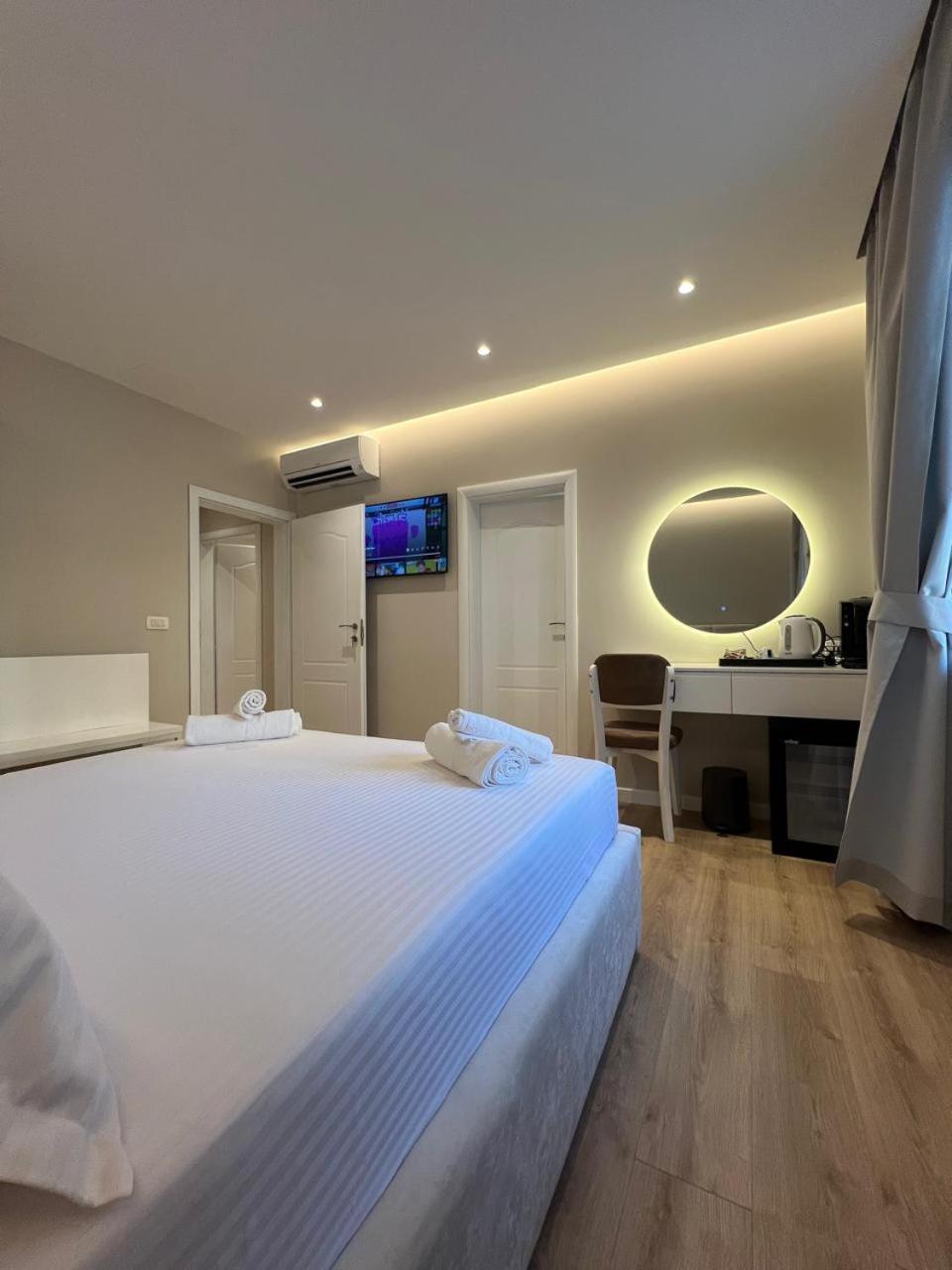 Charles City Center Tirana Eksteriør billede